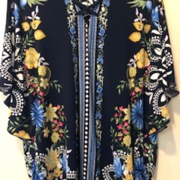 Multi-color, flowered blouse - Picture 3 of 7